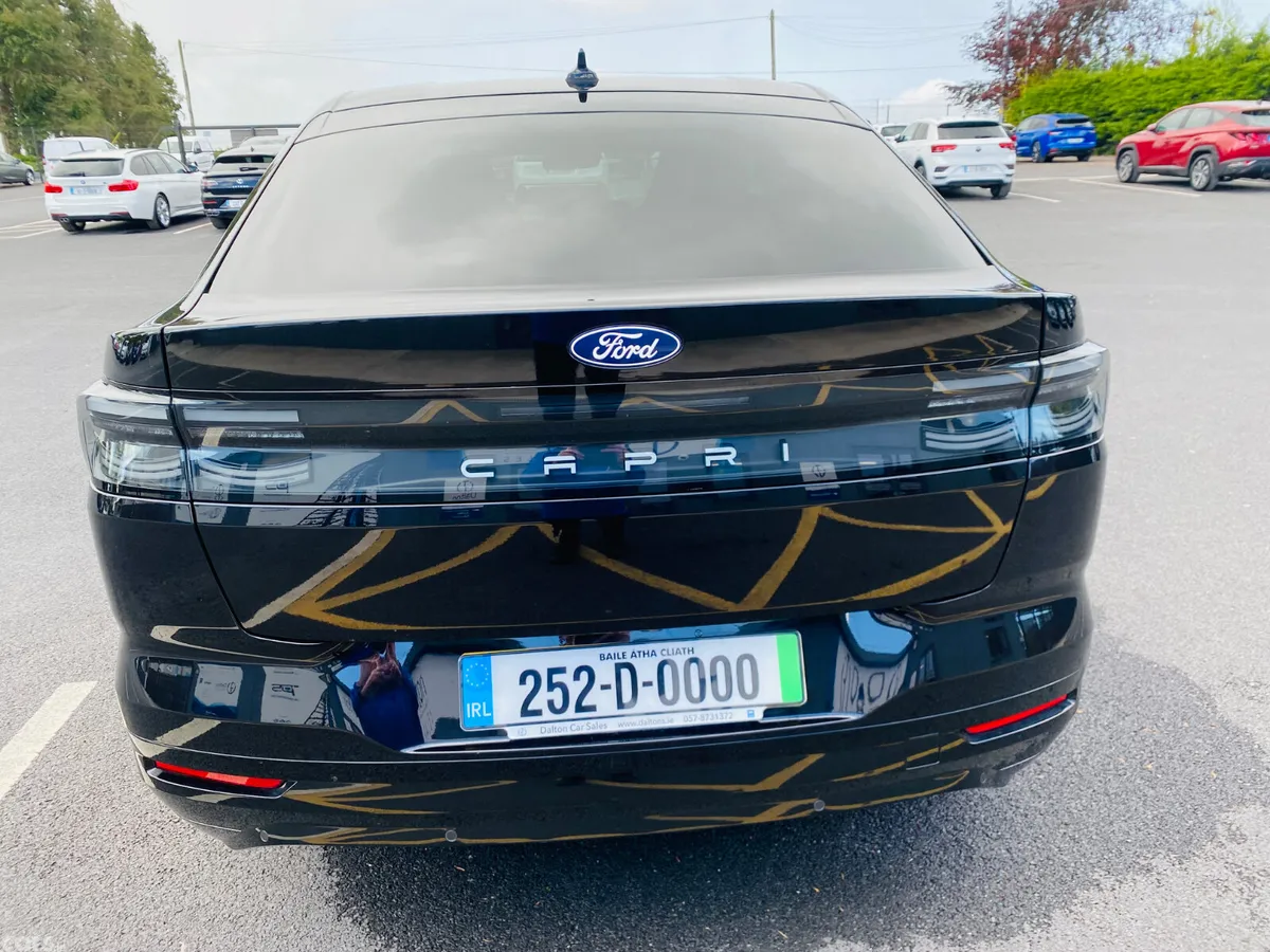 Ford Capri SUV, Electric, 2025, Black