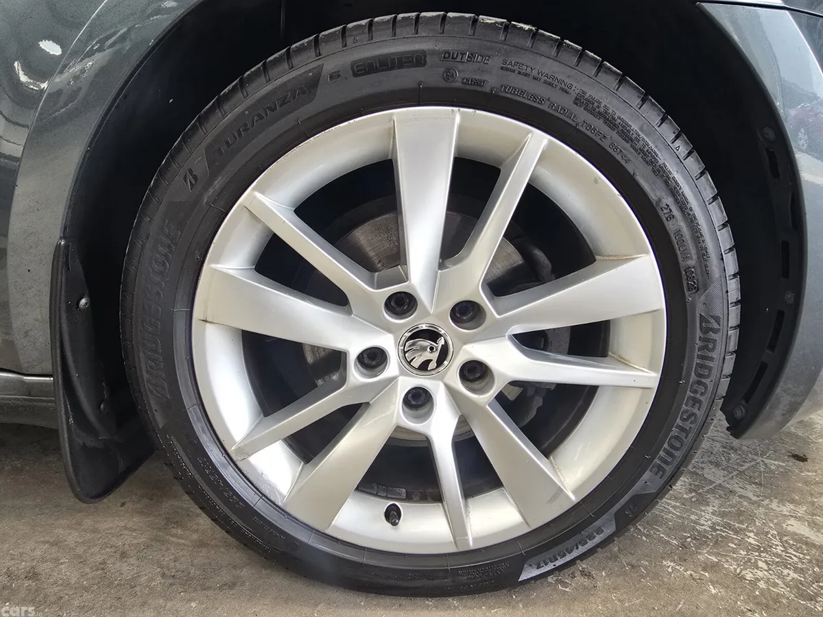 Skoda Octavia Saloon, Diesel, 2018, Grey