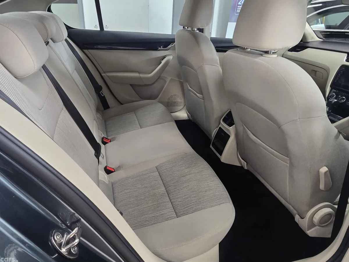 Skoda Octavia Saloon, Diesel, 2018, Grey