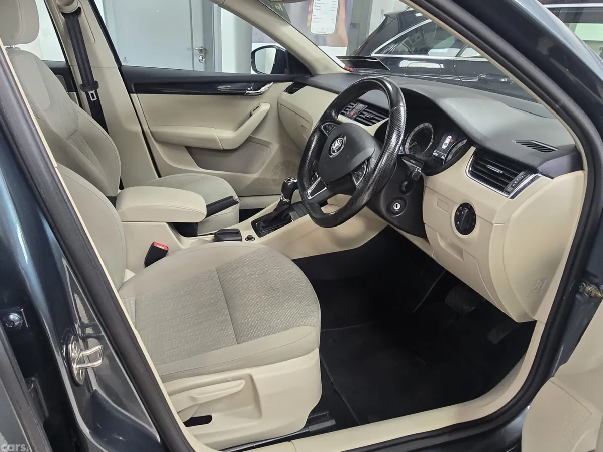Skoda Octavia Saloon, Diesel, 2018, Grey