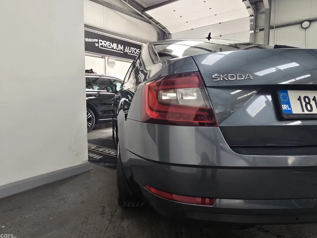 Skoda Octavia Saloon, Diesel, 2018, Grey