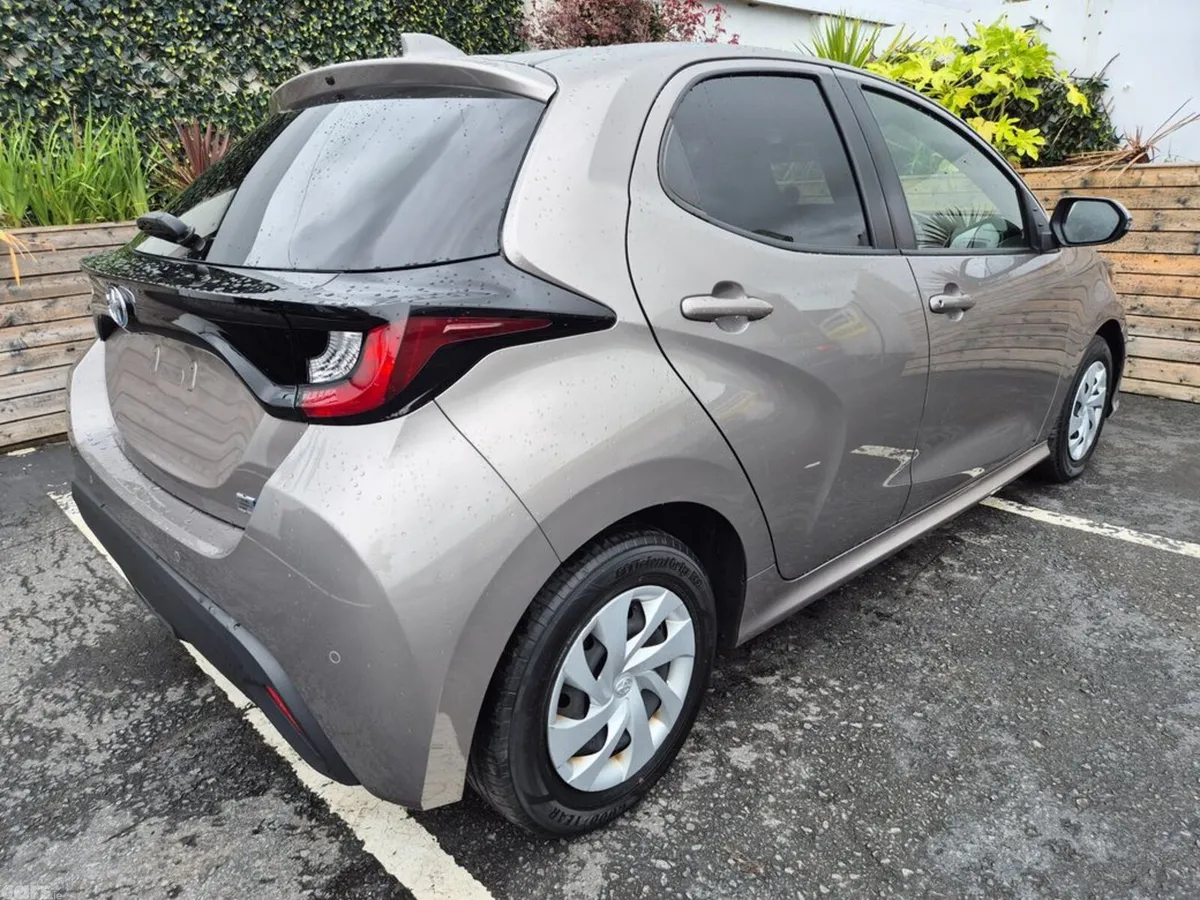 Toyota Yaris Hatchback, Petrol Hybrid, 2022, Brown