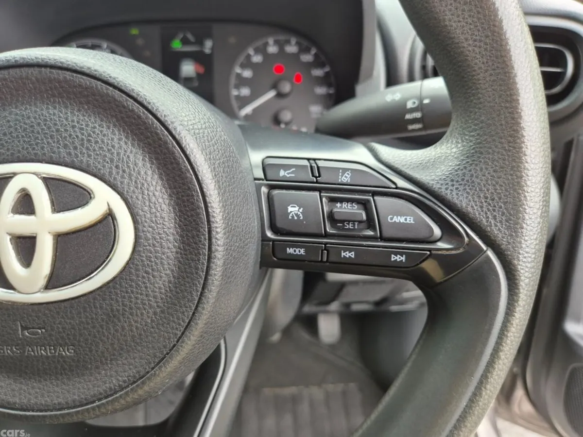 Toyota Yaris Hatchback, Petrol Hybrid, 2022, Brown