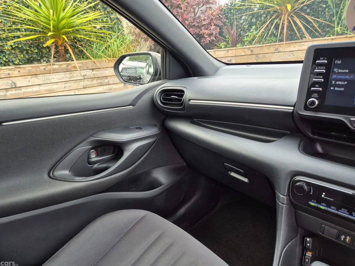Toyota Yaris Hatchback, Petrol Hybrid, 2022, Brown