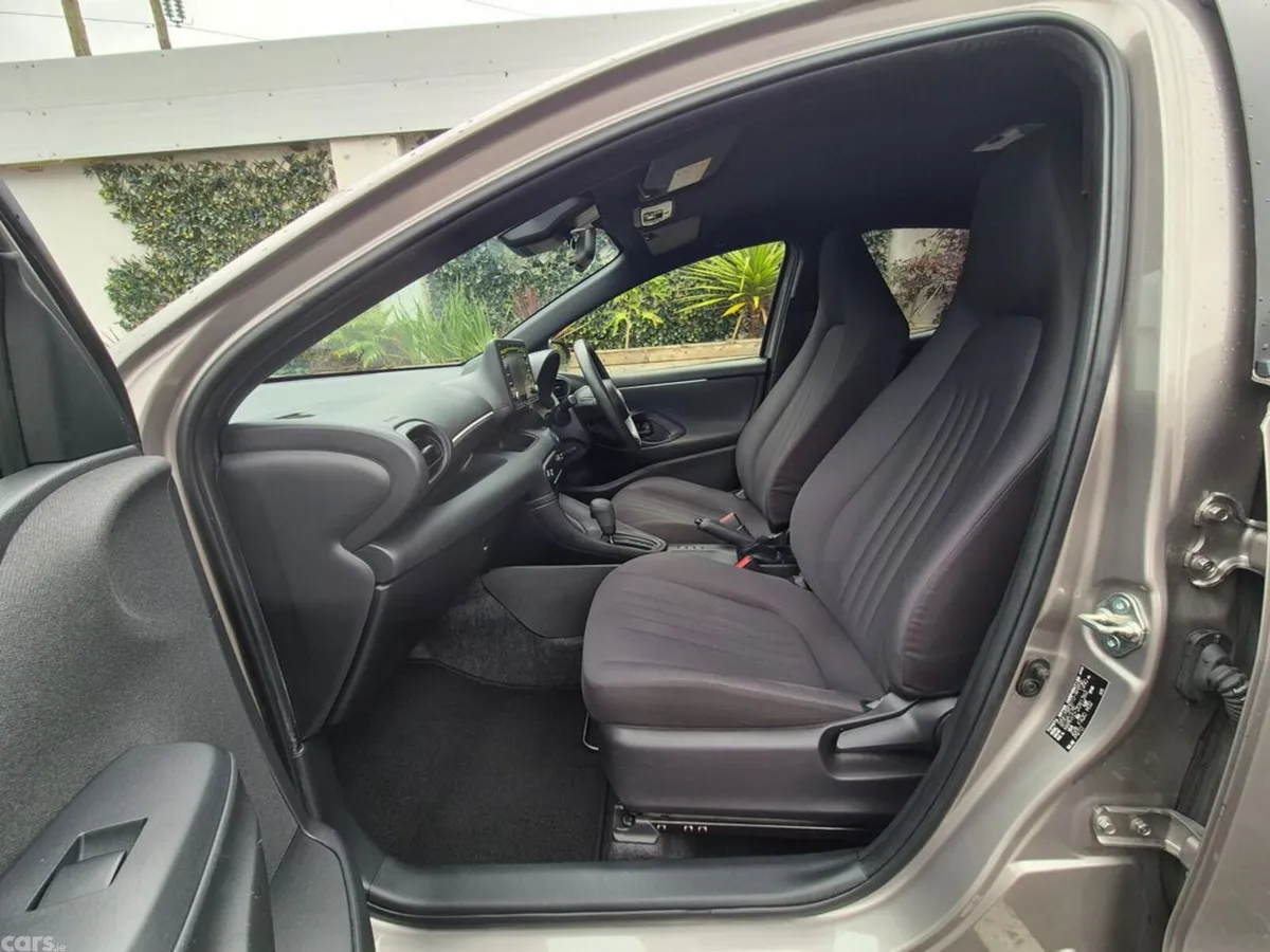 Toyota Yaris Hatchback, Petrol Hybrid, 2022, Brown