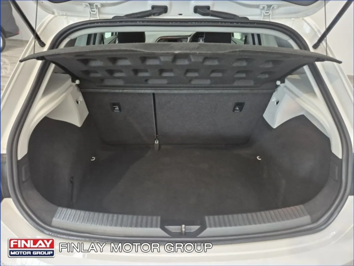 SEAT Leon Hatchback, Petrol, 2020, White