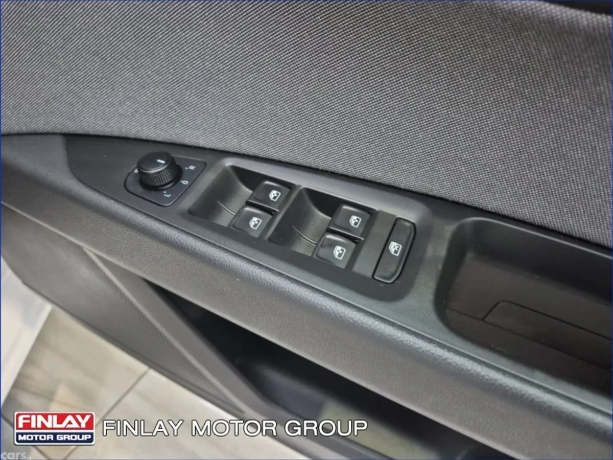 SEAT Leon Hatchback, Petrol, 2020, White