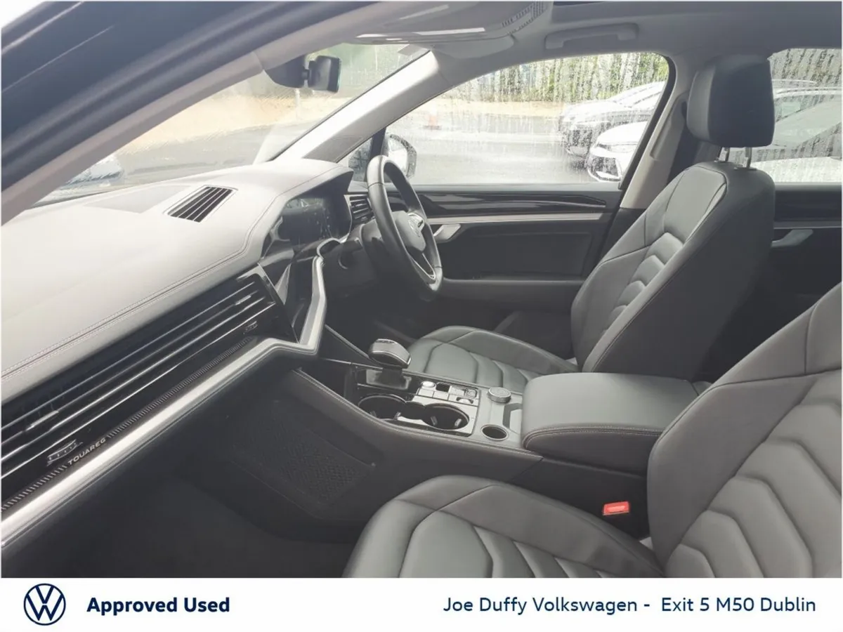 Volkswagen Touareg SUV, Petrol Plug-in Hybrid, 2024, Black