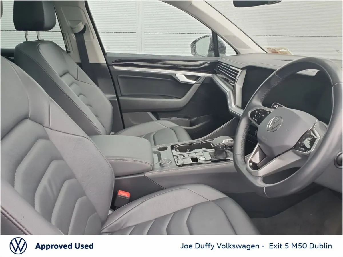 Volkswagen Touareg SUV, Petrol Plug-in Hybrid, 2024, Black