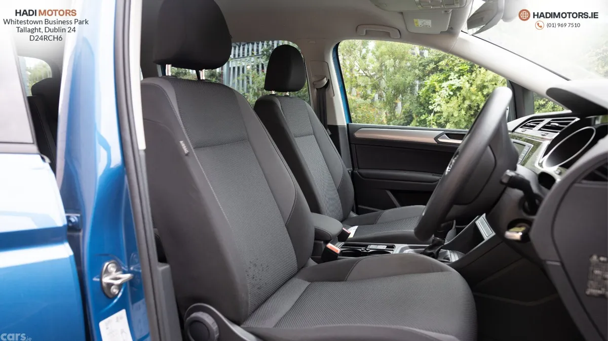 Volkswagen Touran MPV, Petrol, 2017, Blue