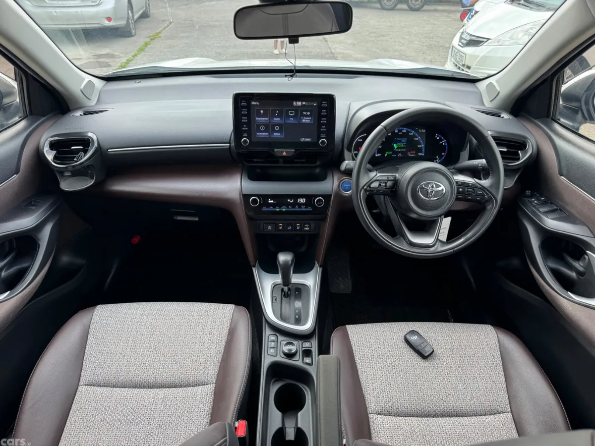 Toyota Yaris Cross SUV, Petrol Hybrid, 2021, White