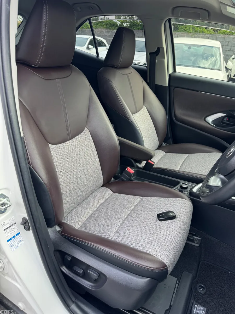 Toyota Yaris Cross SUV, Petrol Hybrid, 2021, White
