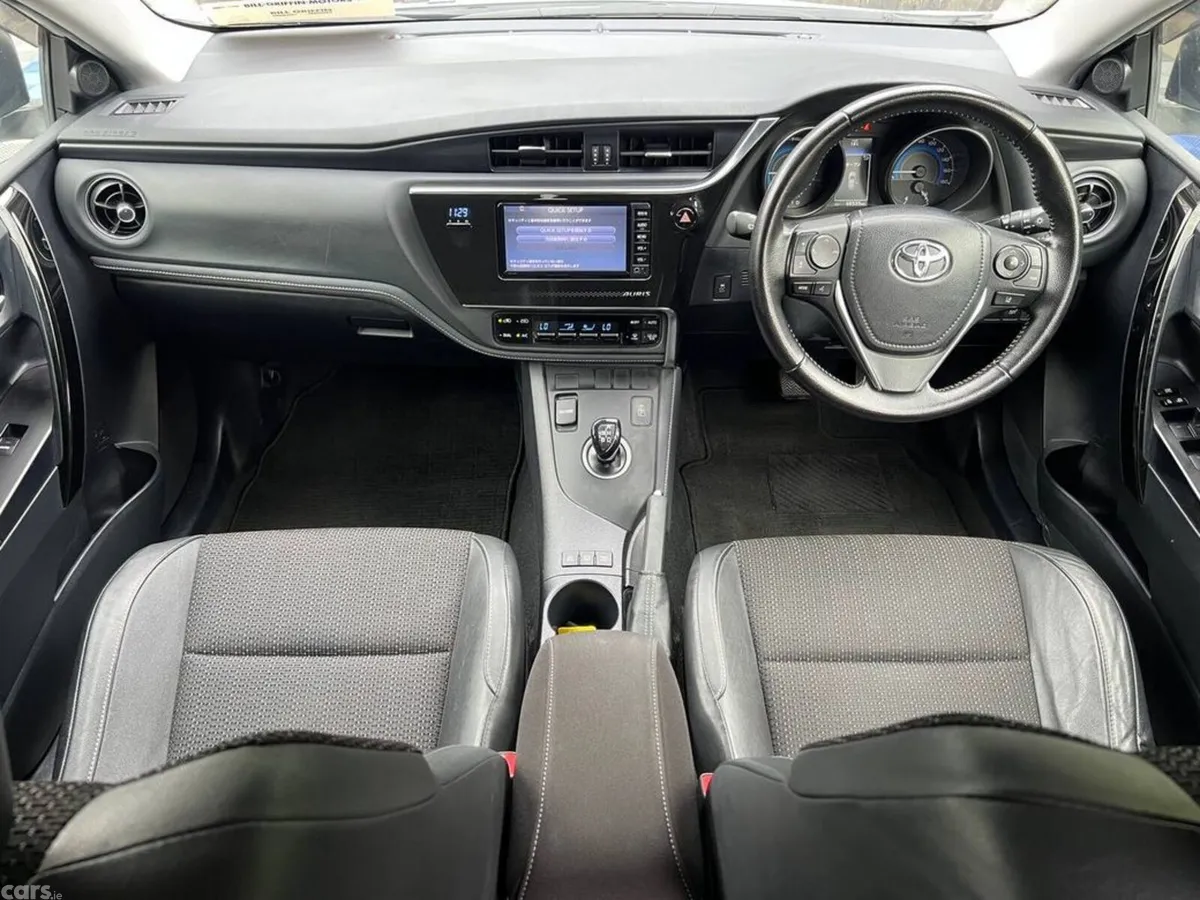 Toyota Auris Hatchback, Petrol Hybrid, 2017, White