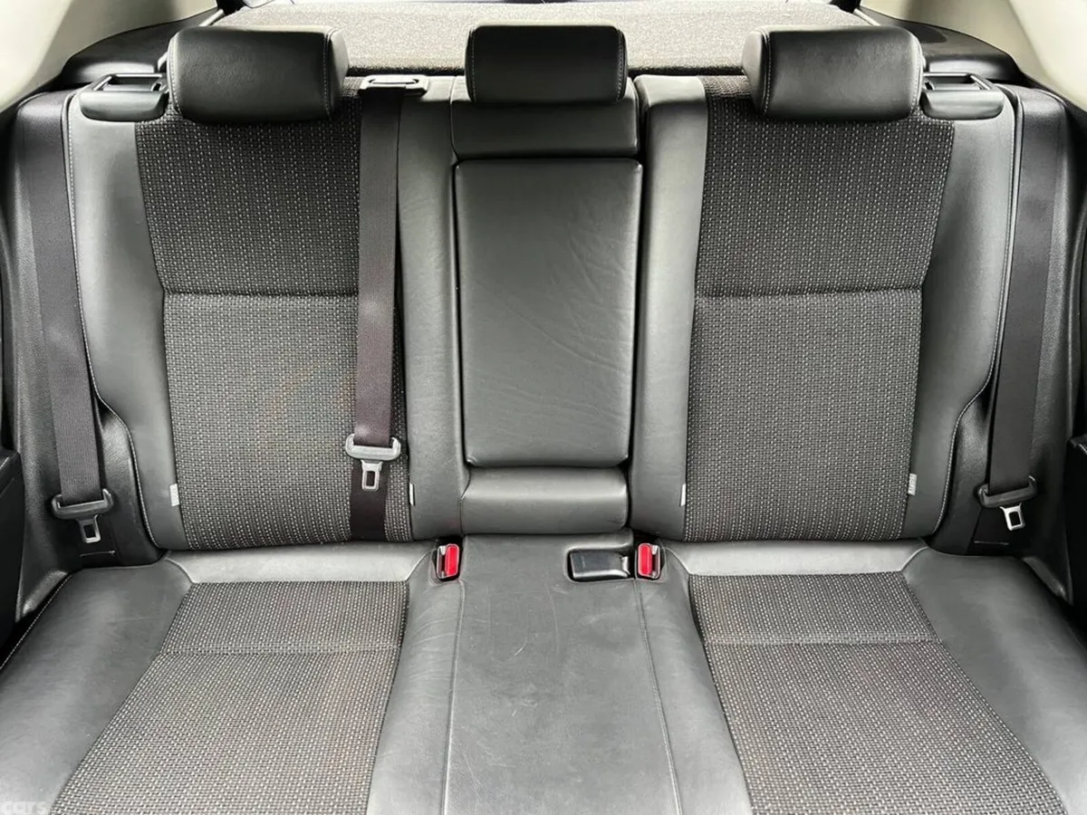 Toyota Auris Hatchback, Petrol Hybrid, 2017, White