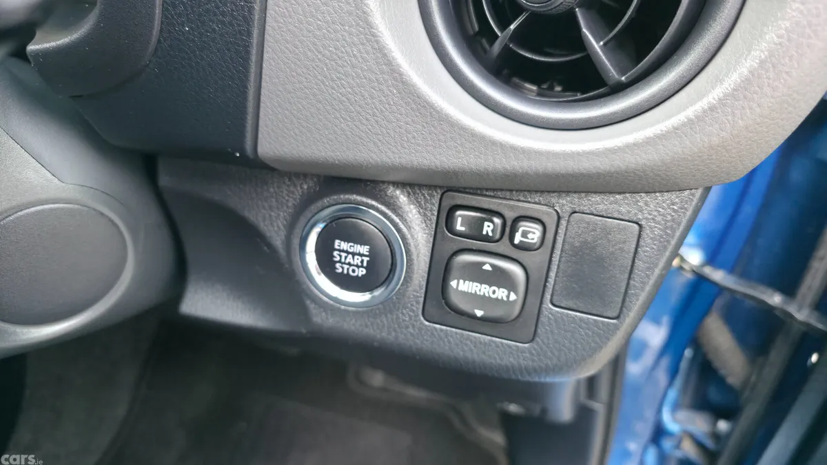 Toyota Vitz Hatchback, Petrol, 2015, Blue