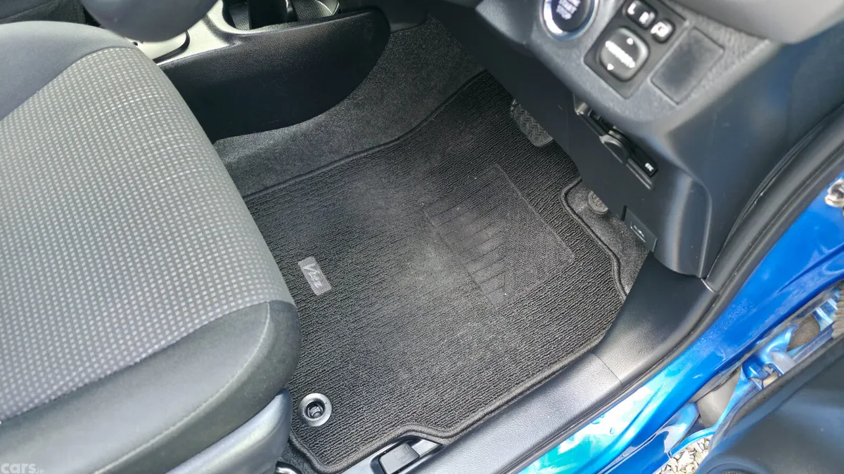 Toyota Vitz Hatchback, Petrol, 2015, Blue