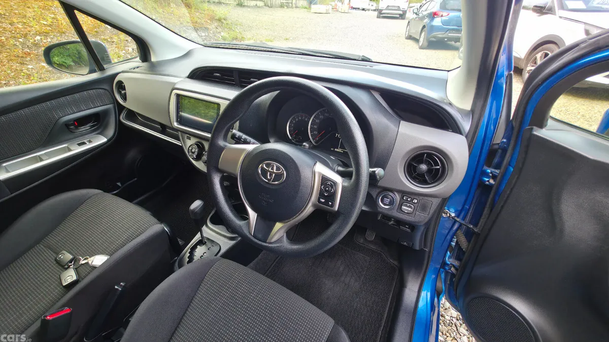 Toyota Vitz Hatchback, Petrol, 2015, Blue