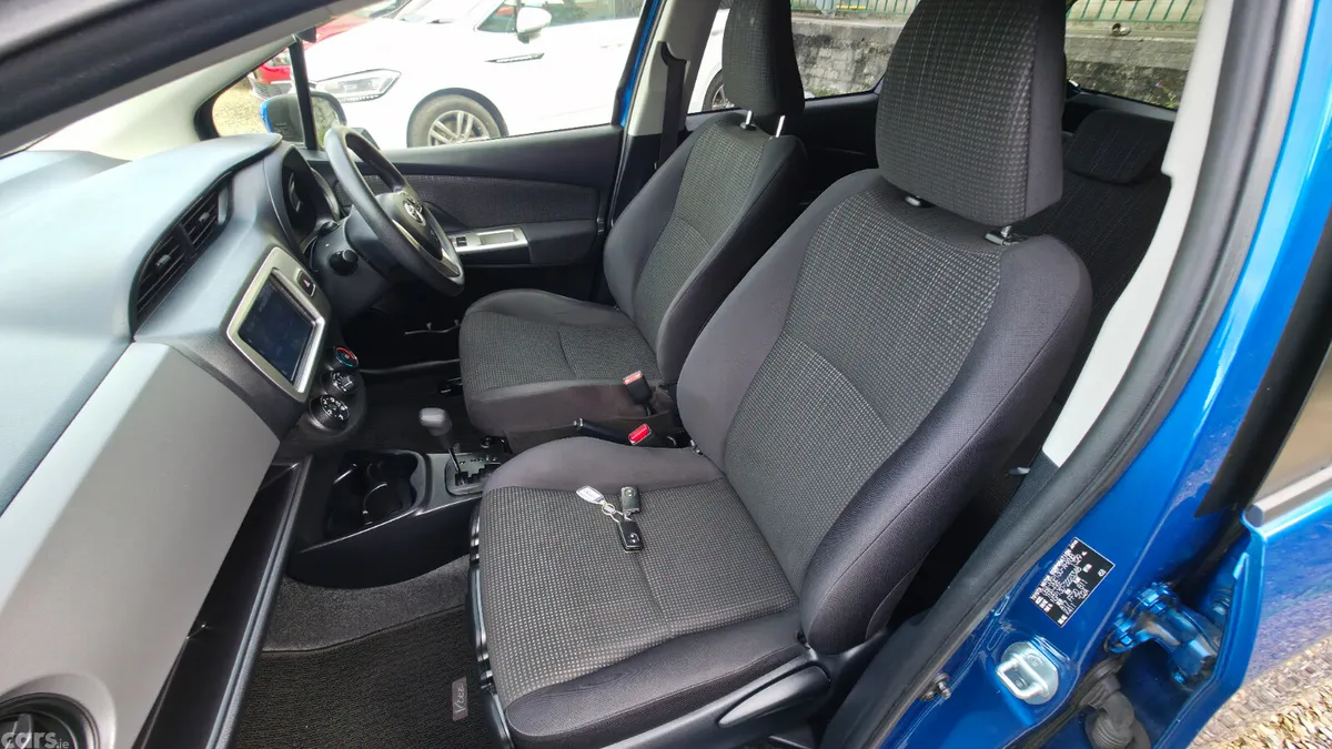 Toyota Vitz Hatchback, Petrol, 2015, Blue
