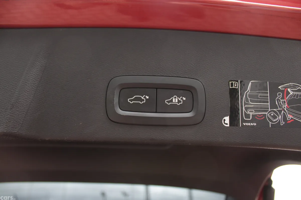 Volvo XC40 MPV, Petrol, 2019, Red