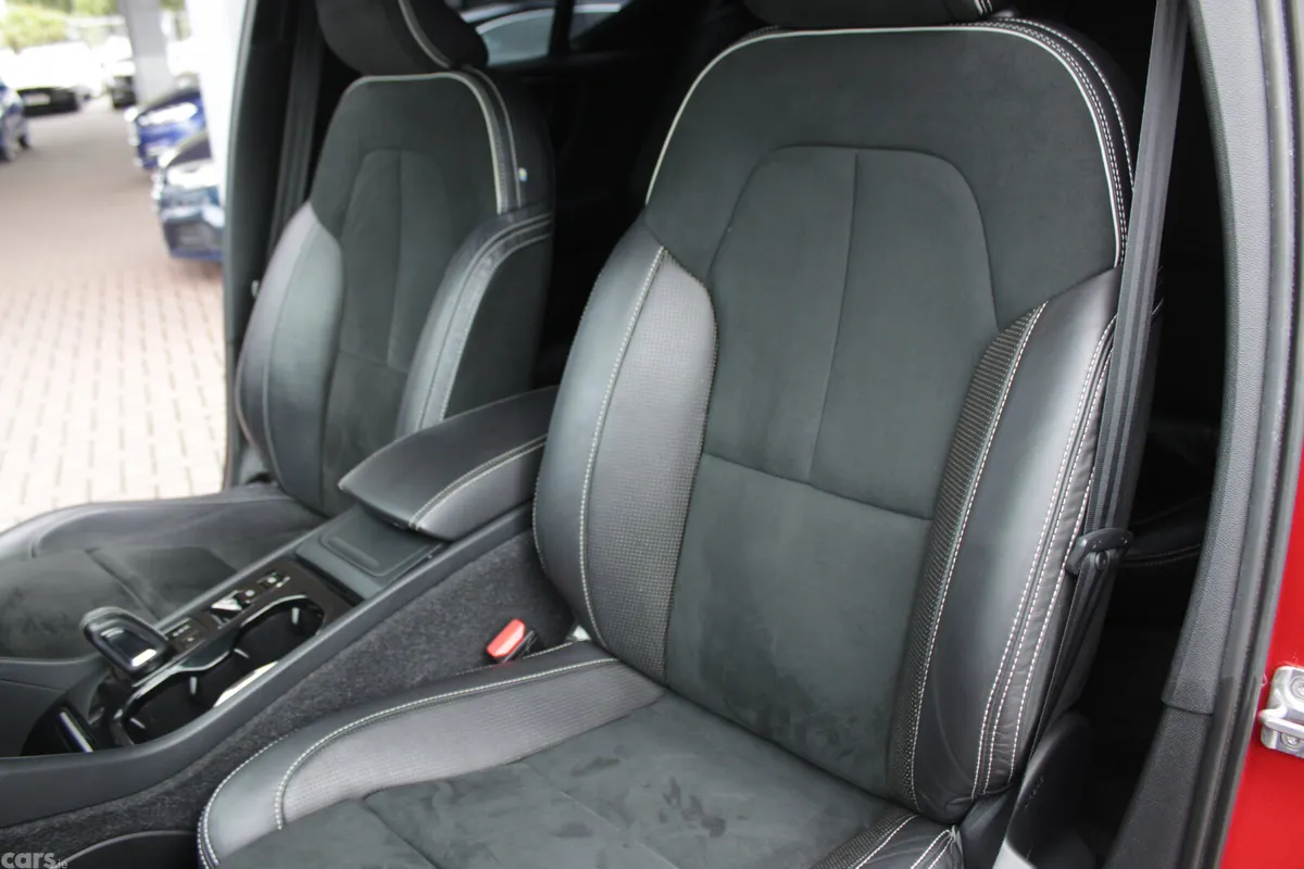 Volvo XC40 MPV, Petrol, 2019, Red