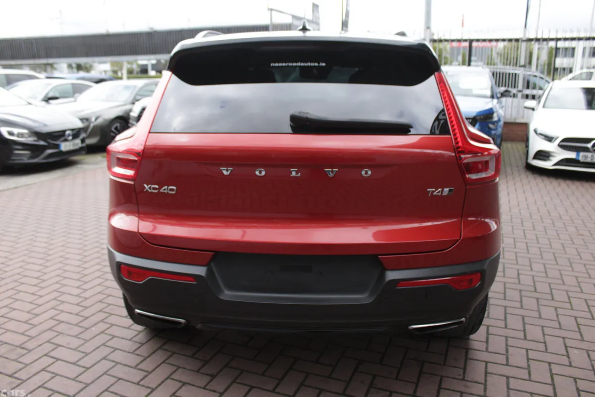 Volvo XC40 MPV, Petrol, 2019, Red