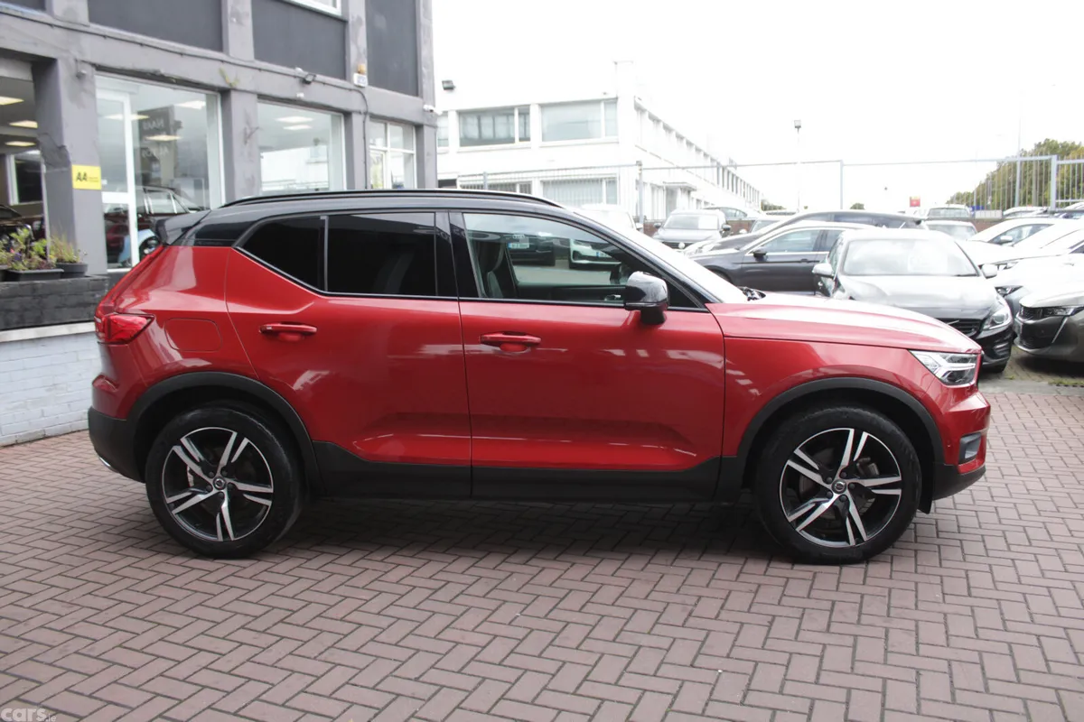 Volvo XC40 MPV, Petrol, 2019, Red