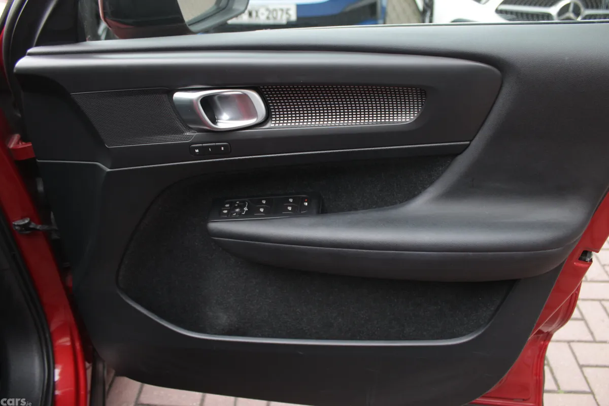 Volvo XC40 MPV, Petrol, 2019, Red