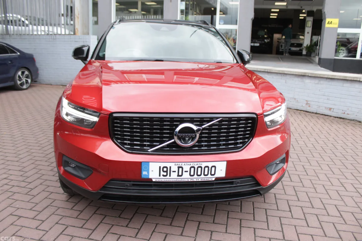 Volvo XC40 MPV, Petrol, 2019, Red