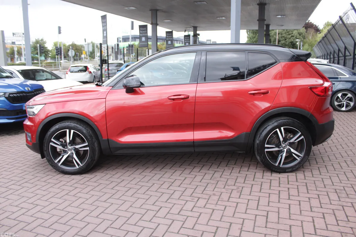 Volvo XC40 MPV, Petrol, 2019, Red