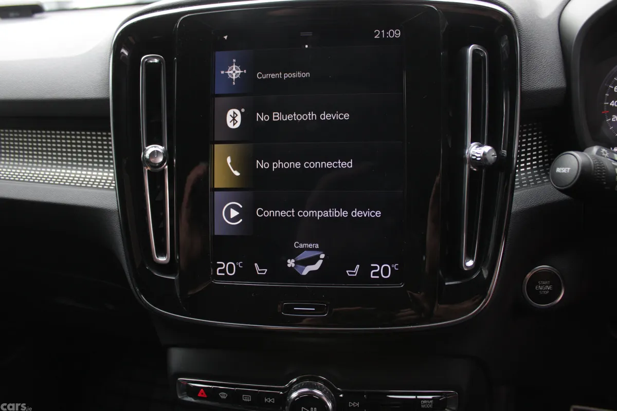 Volvo XC40 MPV, Petrol, 2019, Red