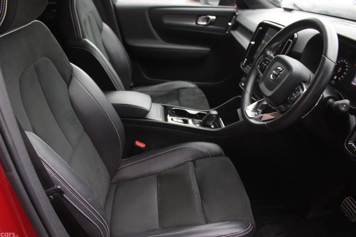 Volvo XC40 MPV, Petrol, 2019, Red