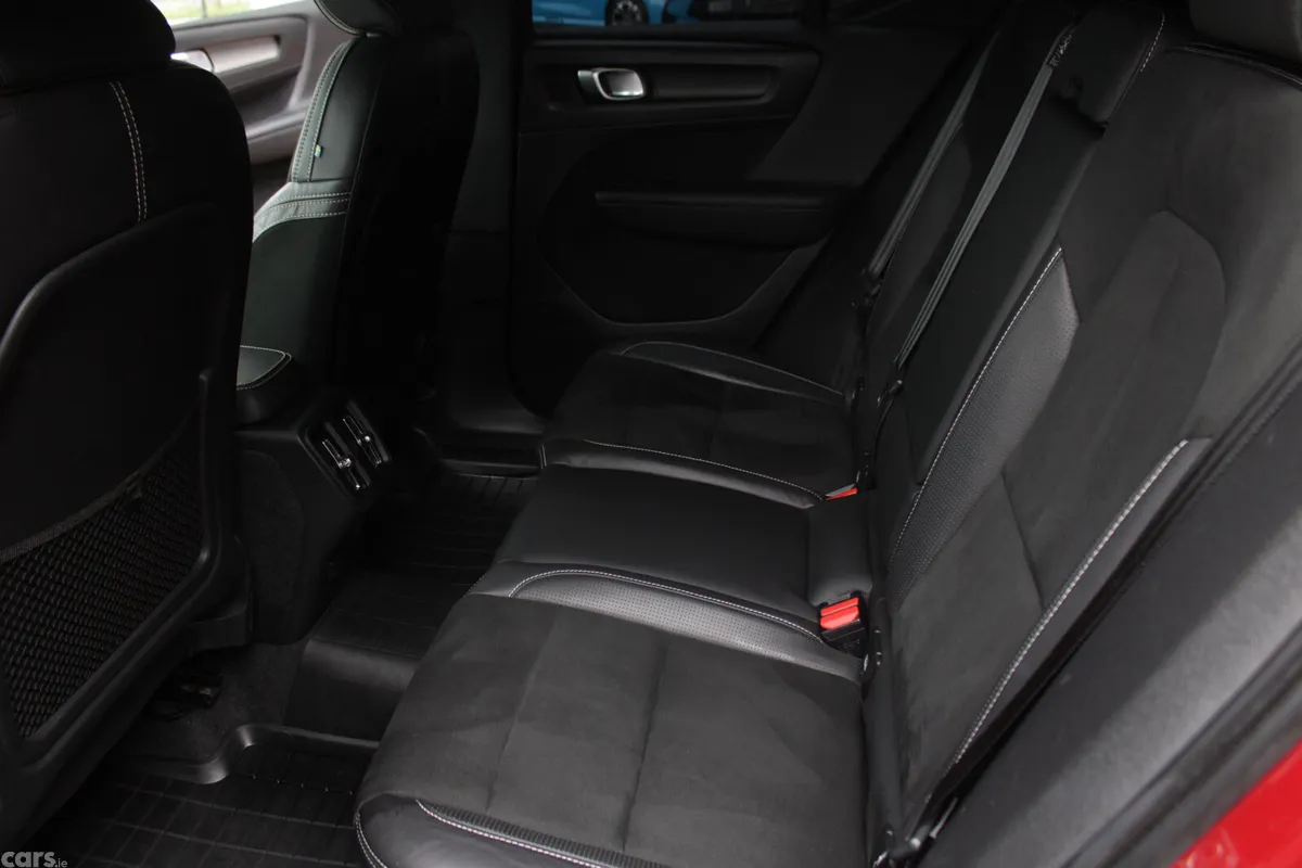 Volvo XC40 MPV, Petrol, 2019, Red