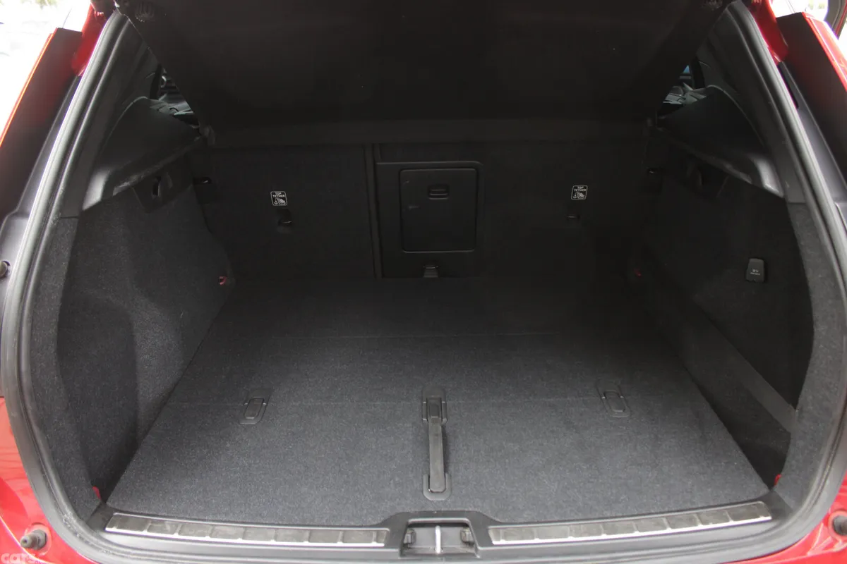 Volvo XC40 MPV, Petrol, 2019, Red