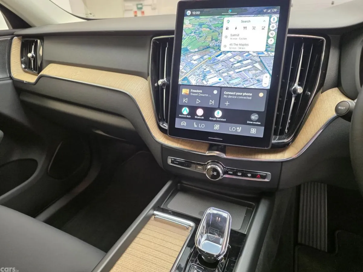 Volvo XC60 SUV, Petrol Plug-in Hybrid, 2025, Grey