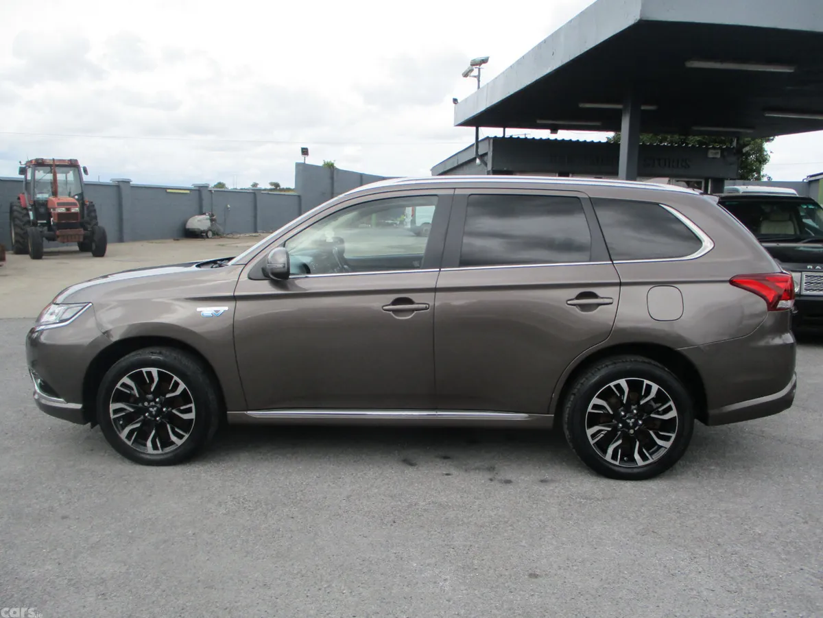 Mitsubishi Outlander SUV, Petrol Plug-in Hybrid, 2017, Brown
