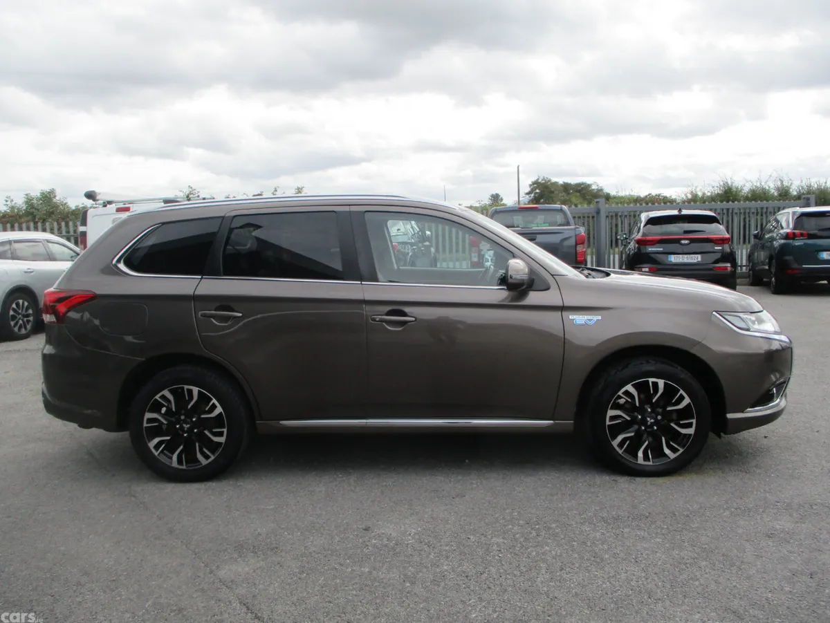 Mitsubishi Outlander SUV, Petrol Plug-in Hybrid, 2017, Brown