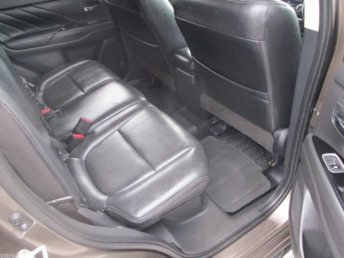 Mitsubishi Outlander SUV, Petrol Plug-in Hybrid, 2017, Brown