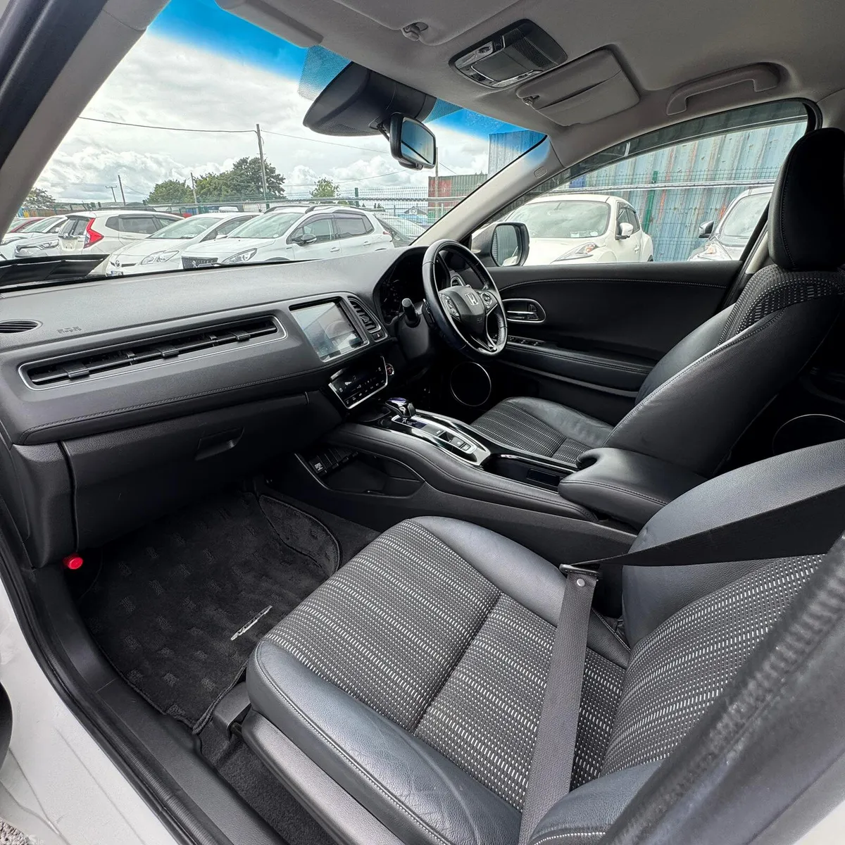 Honda Vezel Estate, Petrol Hybrid, 2018, White