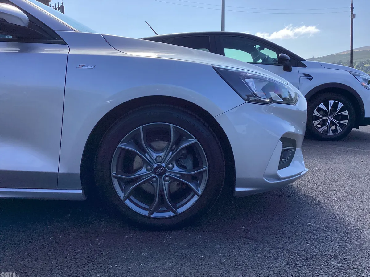 Ford Focus Hatchback, Petrol Hybrid, 2021, Grey