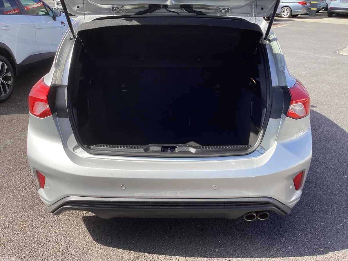Ford Focus Hatchback, Petrol Hybrid, 2021, Grey