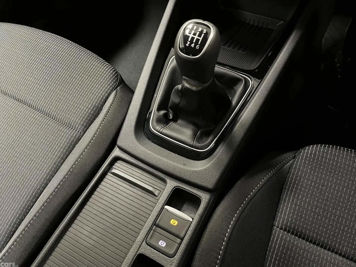 Skoda Octavia Saloon, Petrol, 2026, Grey
