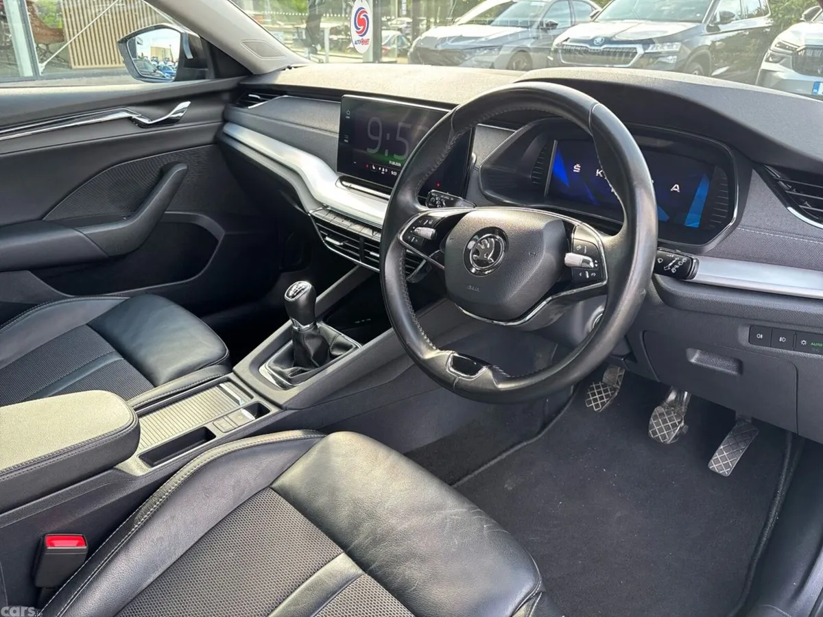 Skoda Octavia Saloon, Diesel, 2023, Black