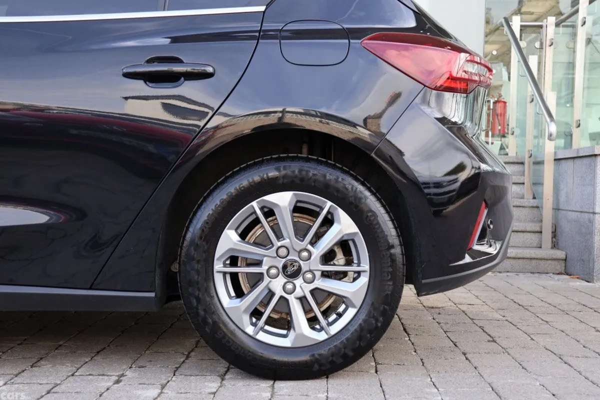 Ford Focus Hatchback, Petrol, 2023, Black