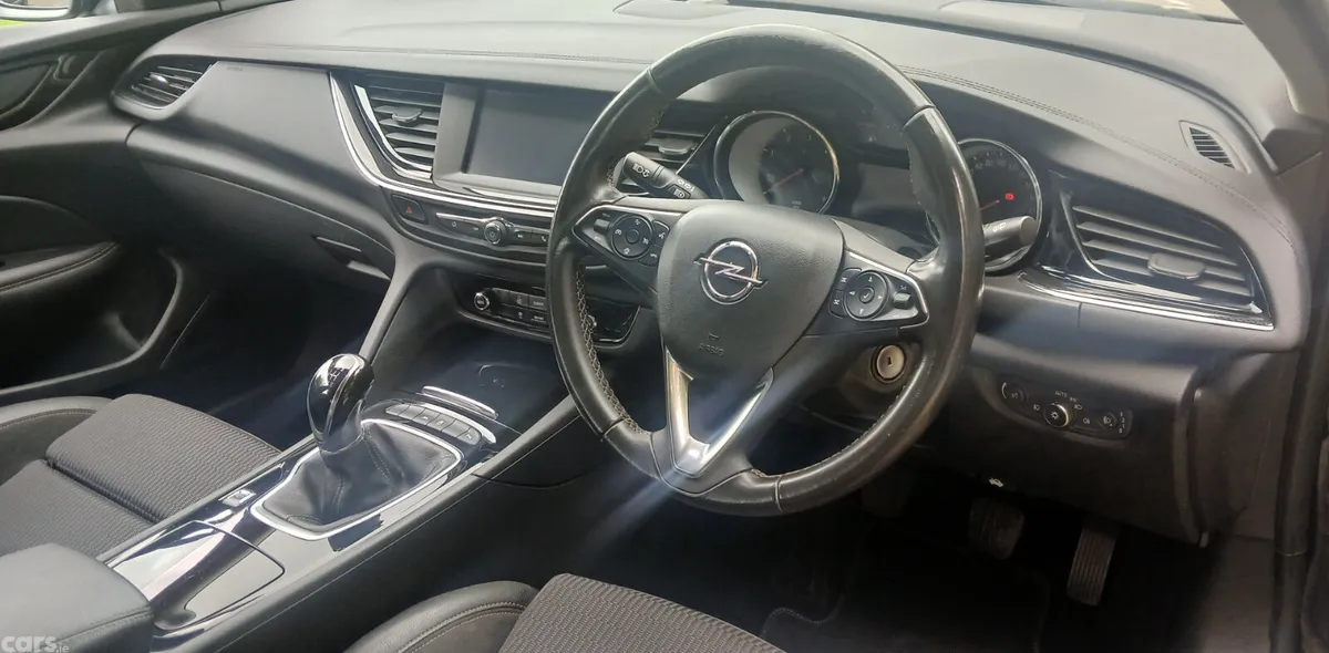 Opel Insignia Hatchback, Diesel, 2021, Blue