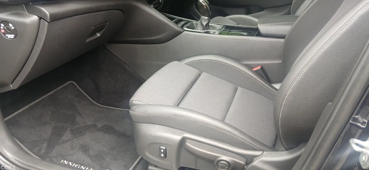 Opel Insignia Hatchback, Diesel, 2021, Blue