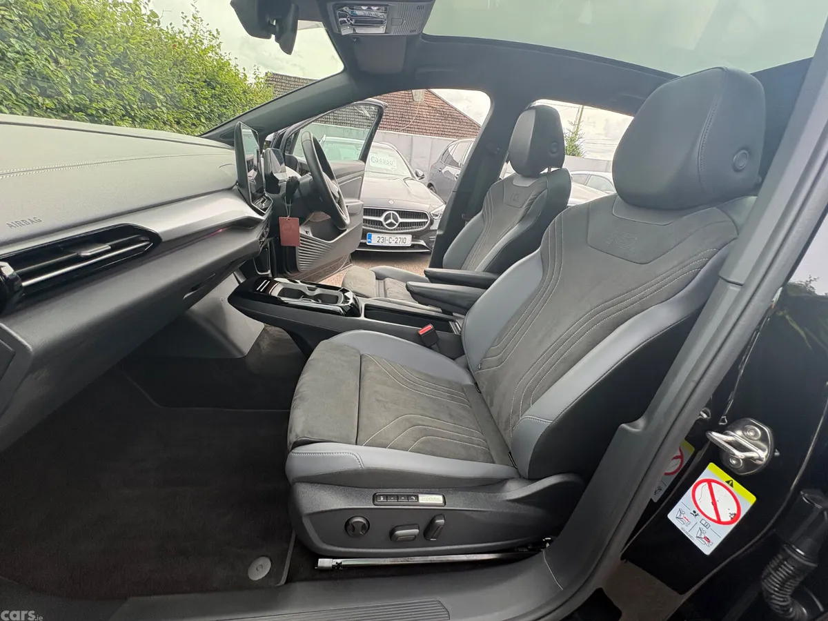 Volkswagen ID.4 SUV, Electric, 2025, Black