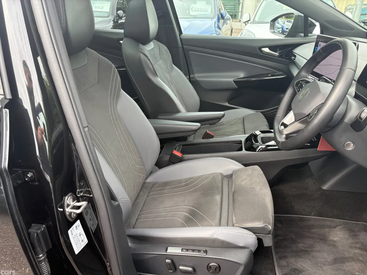 Volkswagen ID.4 SUV, Electric, 2025, Black
