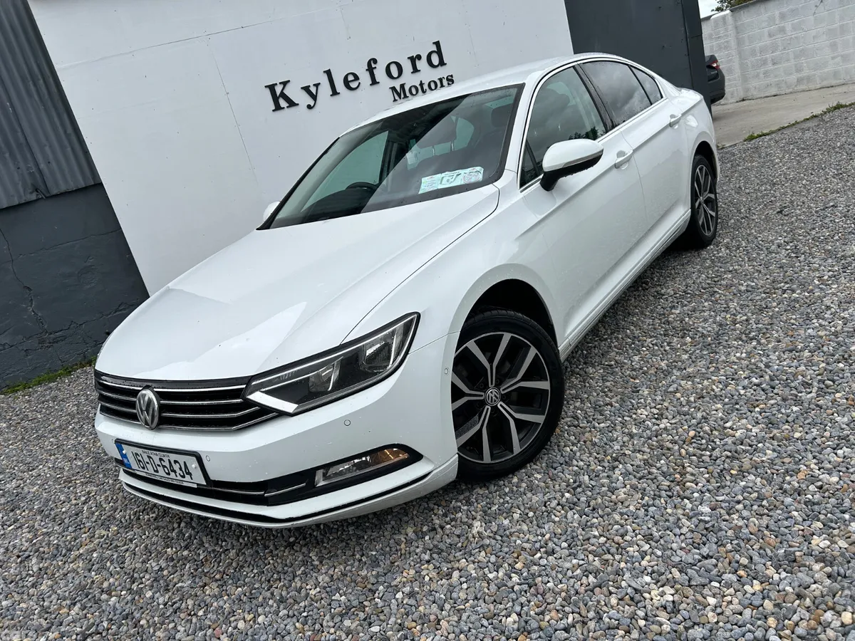 Volkswagen Passat Saloon, Diesel, 2016, White