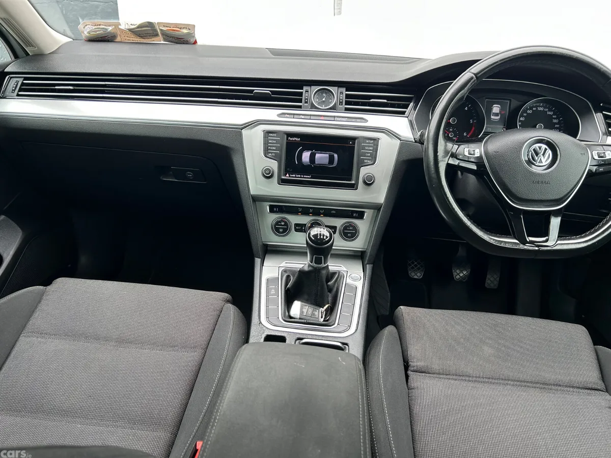 Volkswagen Passat Saloon, Diesel, 2016, White