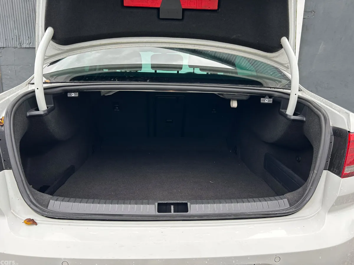Volkswagen Passat Saloon, Diesel, 2016, White